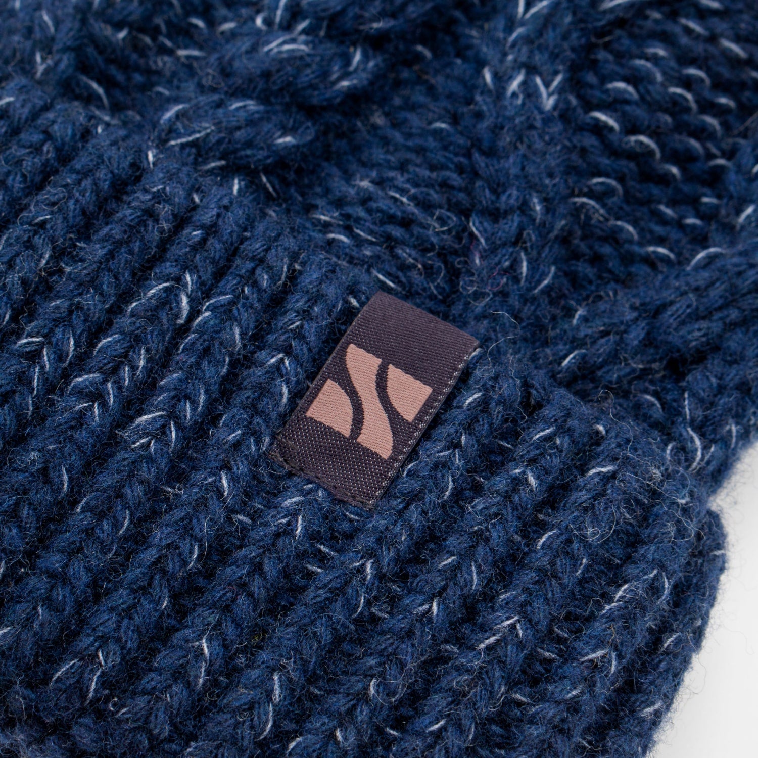 CABLE KNIT BEANIE - Navy